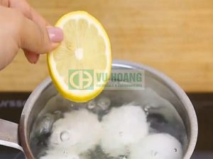 Dùng chanh là cách giân dan lâu đời được sử dụng