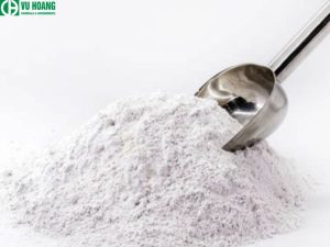 Ca(OH)2 có dạng bột , màu trắng