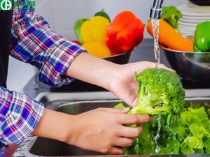 Pha loãng NaOH còn được dùng để làm sạch các loại rau củ quả