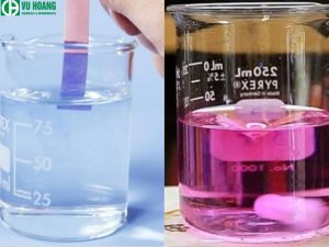 NaOH làm quỳ tím chuyển sang màu xanh và phenolphtalein chuyển sang màu hồng.