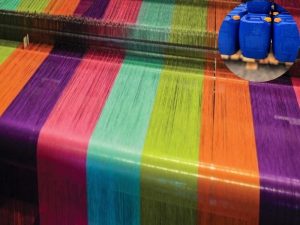 Dung dịch xút lỏng NaOH được dùng trong quá trình xử lý vải bông để nấu vải