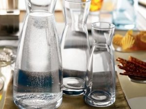 Na2CO3 ứng dụng để loại bỏ vết ố và cặn cứng ở bát đũa