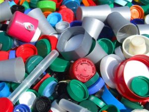 Ứng dụng cụ thể của methanol trong sản xuất nhựa