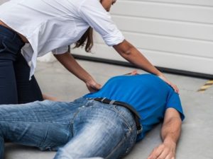 Đưa nạn nhân ra khu vực thoáng khí