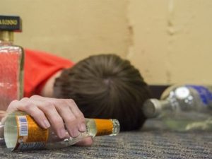 Ngộ độc rượu xảy ra khi lượng cồn trong máu tăng quá cao